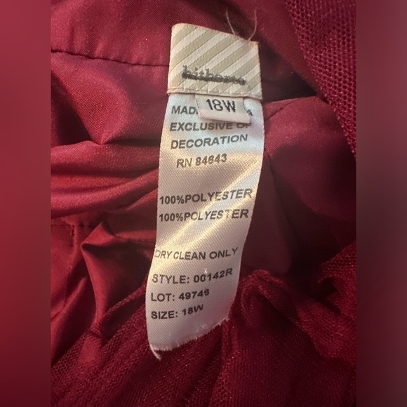 EUC Burgundy Tulle & Inside Lining Formal Dress Top Neck Tie Size 18 W - Picture 8 of 16